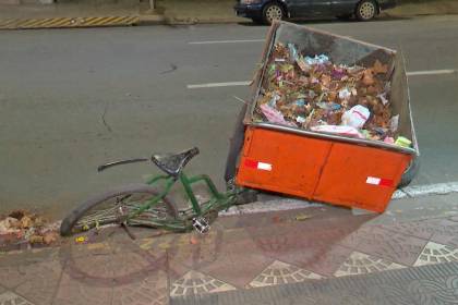 Cochabamba: Trabajador de aseo urbano queda herido tras ser atropellado por un conductor que se dio a la fuga