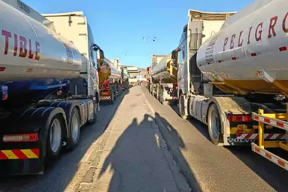 Gobierno anuncia que suprimirá restricciones que impedían la importación de combustibles