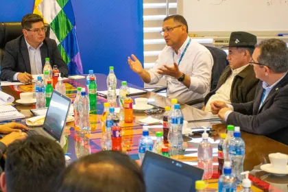 Ministro de Economía se reunió con cuatro gobernadores para abordar políticas de agilización en asuntos financieros
