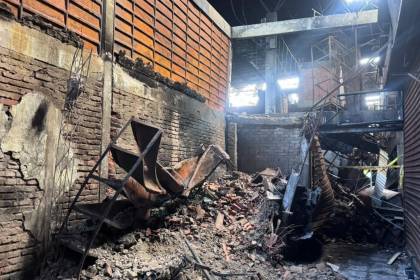 Después de 15 días del incendio, avanzan los trabajos de limpieza en Barrio Lindo; los afectados quieren volver a trabajar