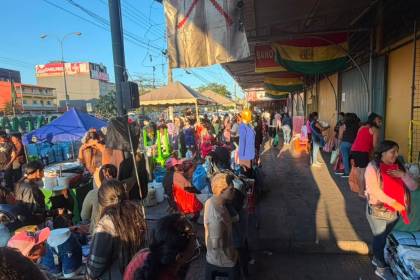 Barrio Lindo se reactiva: Vendedores instalan puestos en el parqueo a tres semanas del incendio