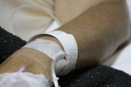 El joven con un cuchillo clavado en la cabeza estudia enfermería y su familia pide justicia