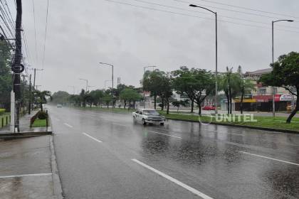 Una intensa lluvia se registra en Santa Cruz este domingo, ¿hasta cuándo se extenderá?