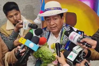 Ministro Montaño ve “cacería de brujas” tras orden de aprehensión contra el presidente de YPFB