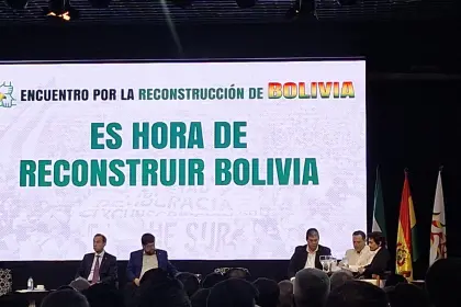 Foro de cívicos: Samuel se compromete a eliminar leyes que traban las 36 atribuciones autonómicas 