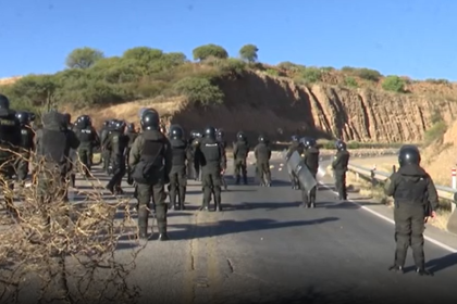 Cochabamba: Policía busca liberar la vía en Parotani, ruta a Oruro y bloqueadores responden con dinamita