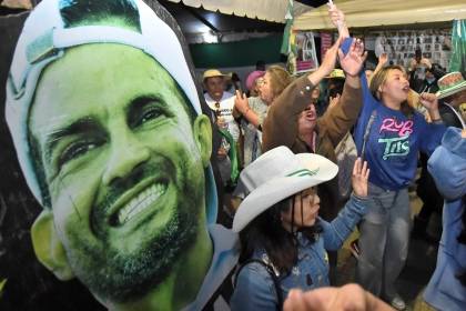Diputado estima que Camacho regresará el viernes a Santa Cruz y retomará su cargo de gobernador en la plaza 24 de Septiembre