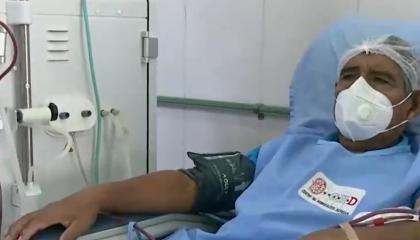 “Estamos en riesgo de morir”, pacientes renales reclaman al Gobierno pagar deudas a centros