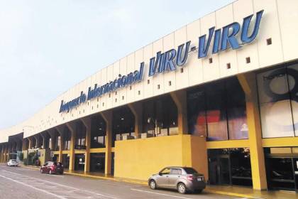 Defensoría dice que un grupo de cubanos que arribó a Viru Viru pide refugio y exhorta a las autoridades a cumplir acuerdos