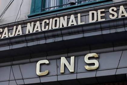 Diputado de Alianza Popular denuncia al gerente de la CNS por dos delitos; este niega las acusaciones y le pide retractarse