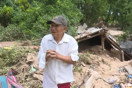 Un hombre asegura que sobrevivió por cuarta vez a un turbión, pero su casa quedó sepultada bajo el lodo