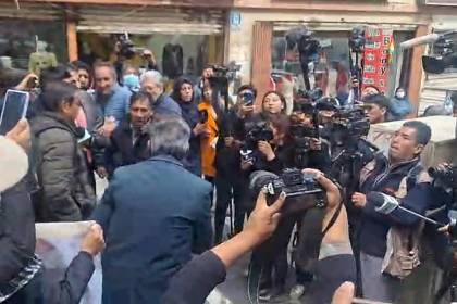 Se registran amagues de enfrentamiento en puertas del juzgado, previo a la audiencia de Camacho y Pumari