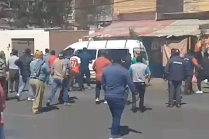 Enfrentamiento entre líneas de transporte termina con varias personas heridas y destrozos