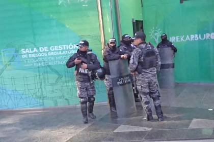 Intervención: Ministros de Hidrocarburos y de Defensa ingresan a oficinas de la ANH en La Paz