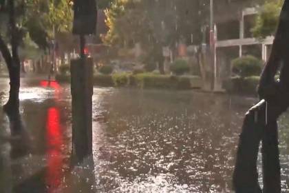 Intensa lluvia en Cochabamba deja varias calles y avenidas inundadas que afectan la transitabilidad