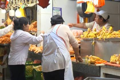 Ofertan carne de pollo a precio de liquidación en Santa Cruz y en La Paz el kilo se dispara a Bs 35