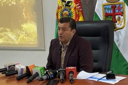 Surgen críticas contra Jhonny por nueva solicitud de licencia; él dice que es para gestionar un crédito en el Banco Mundial