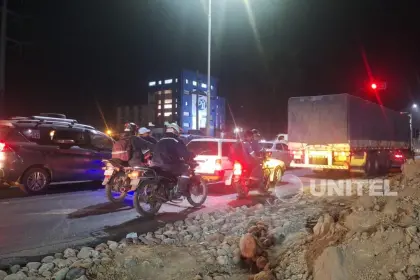 Vecinos levantan bloqueo en la ruta Santa Cruz – Warnes tras compromiso de obra