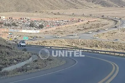 Caravana policial desbloquea Llallagua y se refuerza con efectivos antinarcóticos