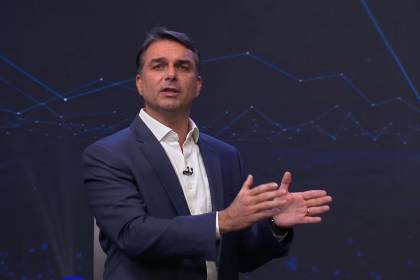 Bolsonaro dice que a diferencia de Lula no será indulgente con criminales del PCC y Comando Vermelho