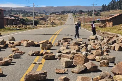 Bolivia registra 21 puntos de bloqueo este domingo; el cerco a La Paz no cesa