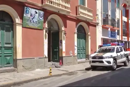 Quisieron simular un accidente, pero se descubrió que la joven sufrió una violenta agresión sexual; dos sujetos están en la mira