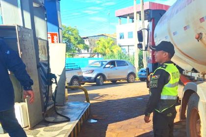 YPFB admite fallas en el abastecimiento de combustible en un departamento y lo atribuye a un paro de la Aduana brasileña