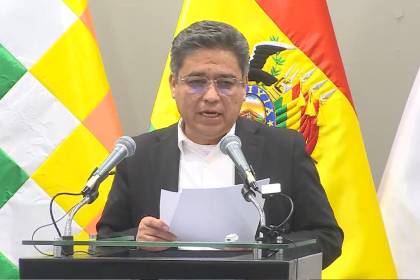 Vocero presidencial denuncia secuestro de trabajadores de YPFB en toma de pozo petrolero en Santa Cruz
