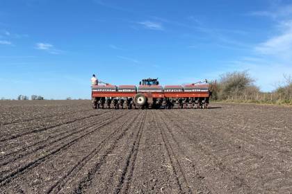 Agro cruceño: Por falta de diésel, la siembra de verano aún no se completó