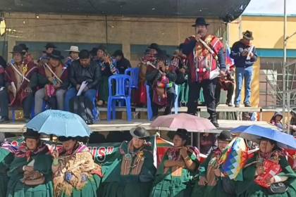 Arranca ampliado de campesinos de la provincia Ingavi; participa el dirigente de los Túpac, Vicente Salazar