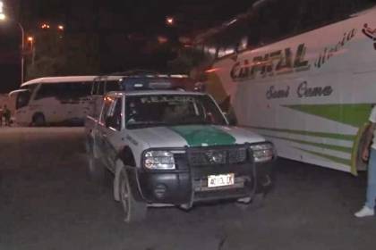 Hallan a un hombre sin vida cerca de un bus dentro de la Terminal de Cochabamba