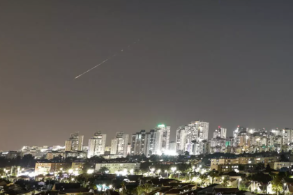 Irán lanza un ataque con misiles contra Israel tras escalada en Beirut