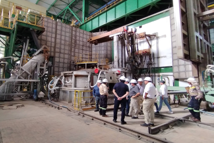 Ante irregularidades, presidente de la Siderúrgica del Mutún advierte con romper contrato con la empresa Sinosteel