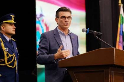 Ante bloqueos y movilizaciones, ministro dice que Rodrigo Paz no va a renunciar 