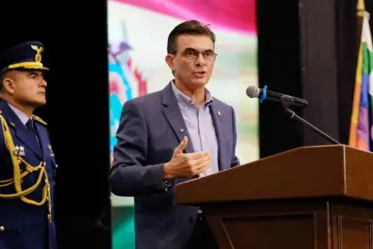 Ante bloqueos y movilizaciones, ministro dice que Rodrigo Paz no va a renunciar 