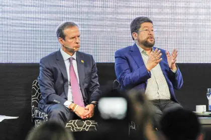 Tras foro de cívicos, economista considera que Samuel y Tuto “casi coinciden en el 90% del plan”
