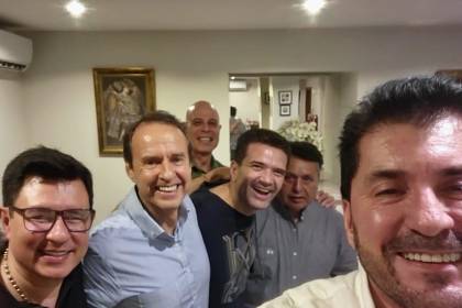 Tuto suma a Gary Añez a su equipo, según Guido Nayar que compartió una foto en las redes