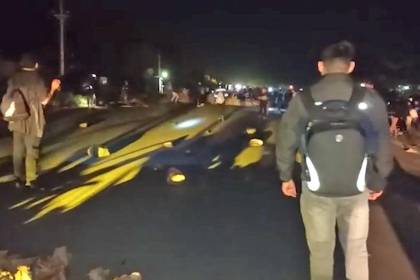 Nuevo bloqueo en la ruta nueva Cochabamba - Santa Cruz; universitarios rechazan el traslado de Unibol Quechua 