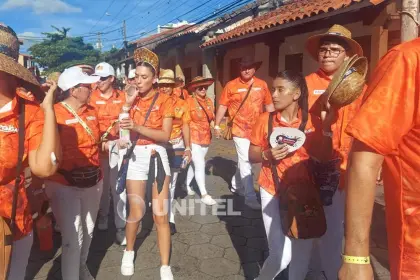 “¡Viva el Carnaval”: Ariane I y los Pengas avivan la fiesta grande en el centro cruceño