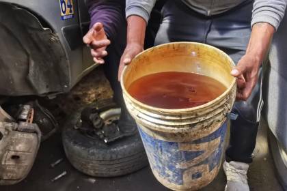 “Vamos a iniciar movilizaciones”, Transporte libre de La Paz protesta por la calidad del combustible