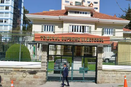 Comisión de Constitución aprueba en grande un proyecto de ley consolidado para elegir a vocales del TSE