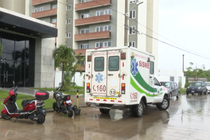 Niña muere tras caer del séptimo piso de un condominio de la zona norte de Santa Cruz