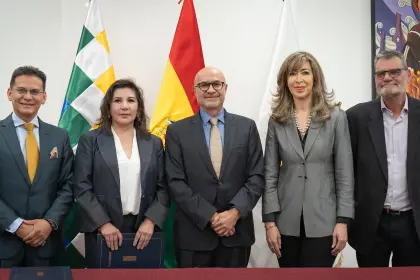 Lupo posesiona a cuatro autoridades que se encargarán de la comunicación estatal 