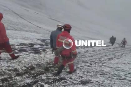 Se salvaron de una hipotermia, dos motociclistas se perdieron debido a la nieve y neblina en La Cumbre de La Paz