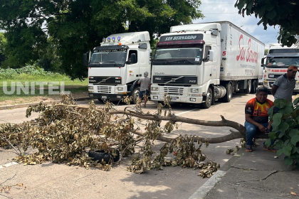 Persisten filas en surtidores y se acentúan protestas por el desabastecimiento de diésel