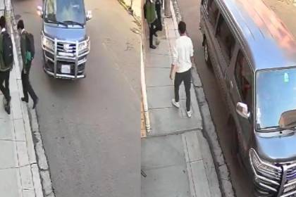 Imágenes sensibles: Brutal golpiza a dos estudiantes deja a un adolescente con la nariz rota en La Paz