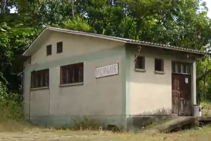 Hallan a un joven baleado dentro de un vehículo abandonado en el trópico de Cochabamba