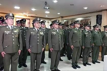 Posesionan a los nuevos comandantes departamentales y directores de la Policía