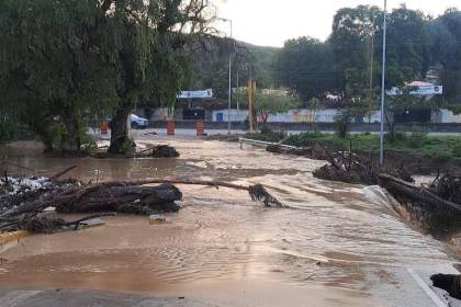 Cochabamba: A causa de las lluvias, crece el río Rocha y cierran paso provisional 