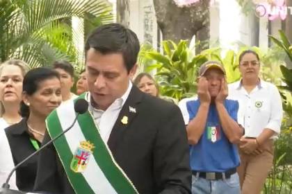 Alberti en acto por el mes cívico: “Santa Cruz está cansada del abuso y el descaro y es por eso que hoy no están muchos de los que no deseamos”